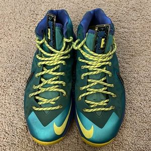 LeBron James Sneakers Size 11 1/2